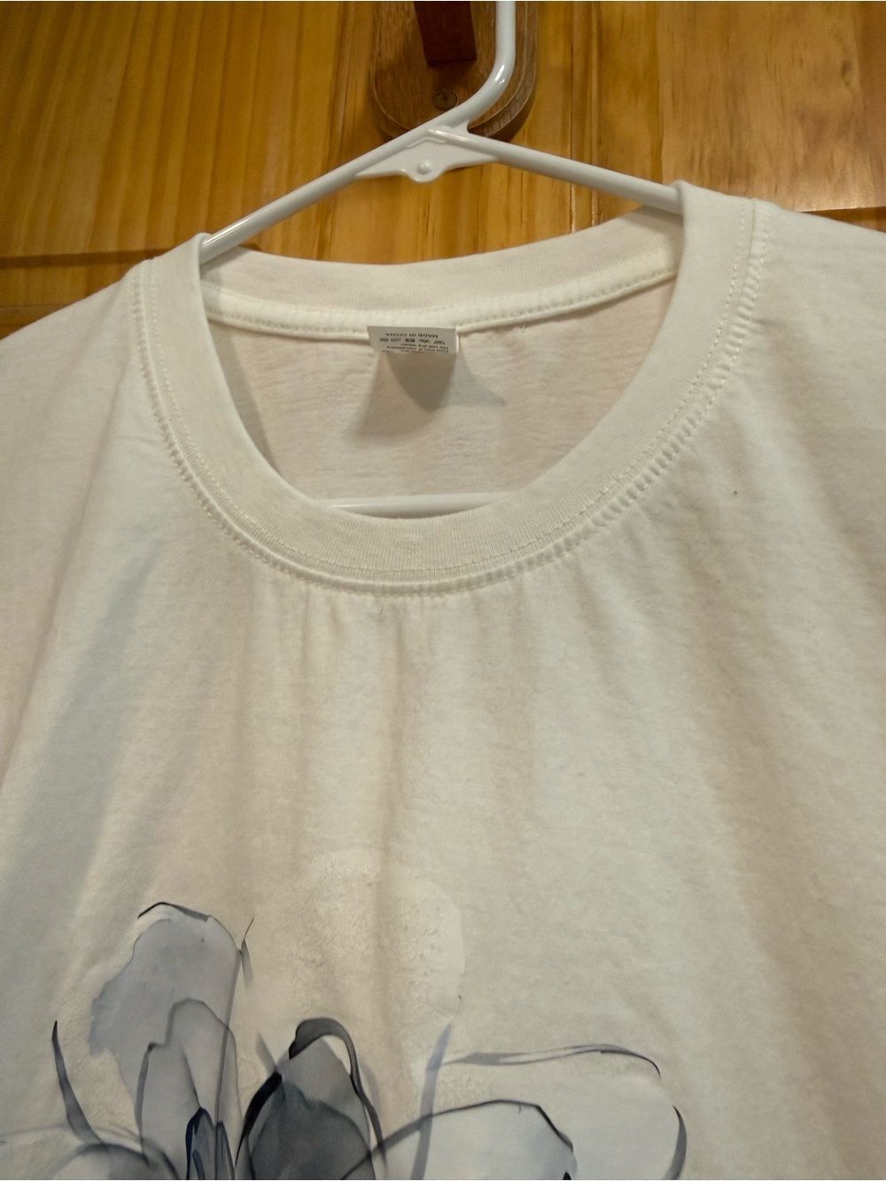 White Tee with Blue Floral Watercolor vinyl Print size M - Picture 3 of 5